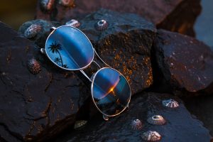 'Opihi sunglasses on rocks